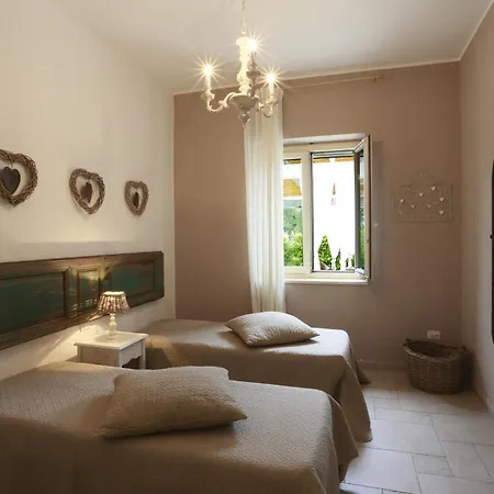 Dina Villa