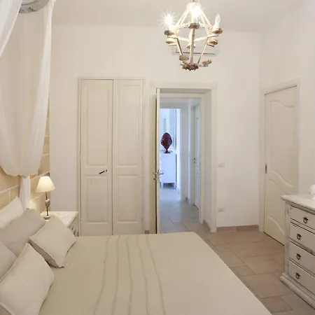 Dina Villa *